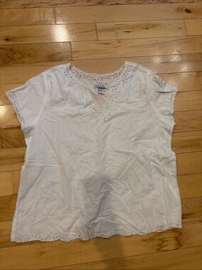 Fresco White Eyelet V-Neck Linen-Blend Top